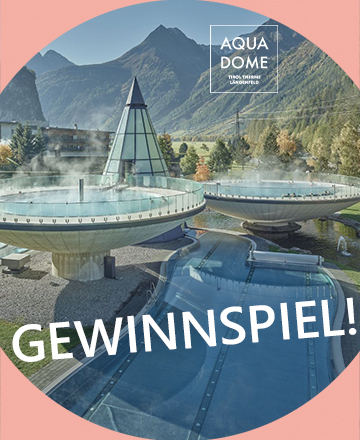 Aqua Dome in Tirol mit Schriftzug Gewinnspiel, thermales Spa, heiße Quellen, runde Becken, Dachpyramide Pool, Wasser-Attraktion