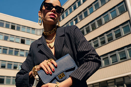 Blazer, Jacke, Formelle Kleidung, Anzug, Sonnenbrille, Blazer, Jacke, Formelle Kleidung, Anzug, Sonnenbrille, Blazer, Jacke, Zubehör, Handtasche, Formelle Kleidung, Blazer, Jacke, Zubehör, Handtasche, Formelle Kleidung