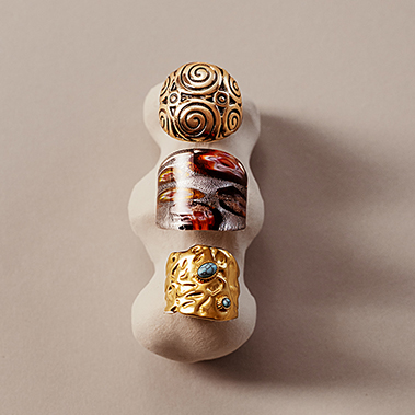 ringe, schmuck, halskette?