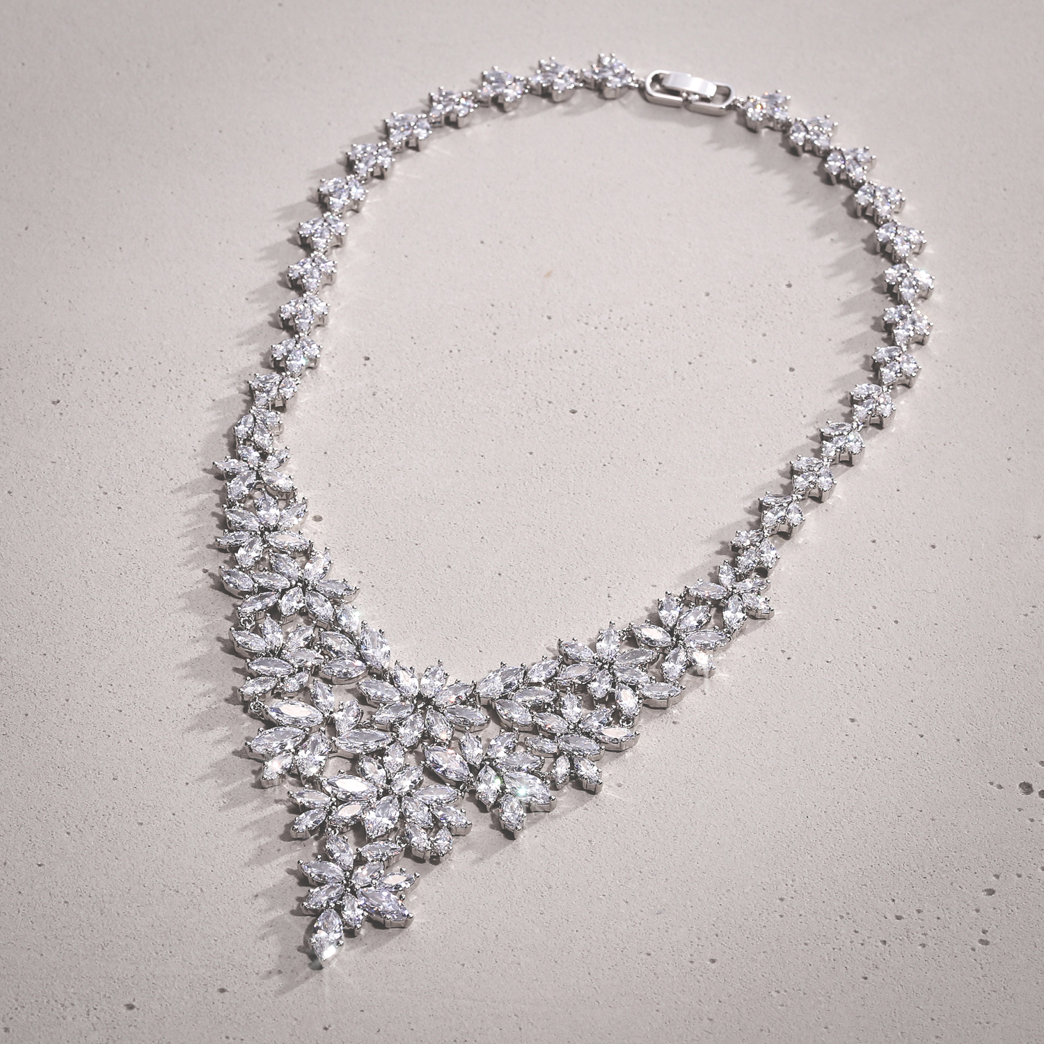 Collier - Following Crystal