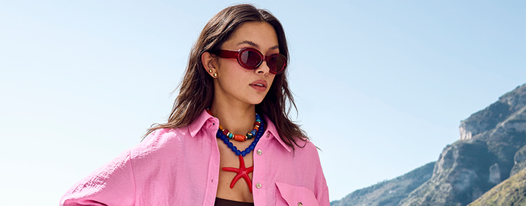 pinkes hemd, Leinenhemd, runde sonnenbrille, roter Seesternanhänger, Sommeroutfit