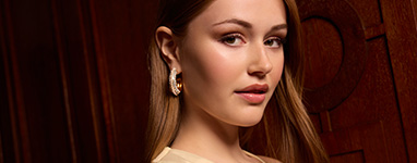 abaya?, cream?, sleeveless, ohrringe?, top?